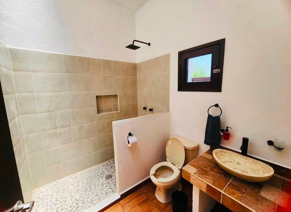 Baño completo dentro de la casa de renta en Tequisquiapan